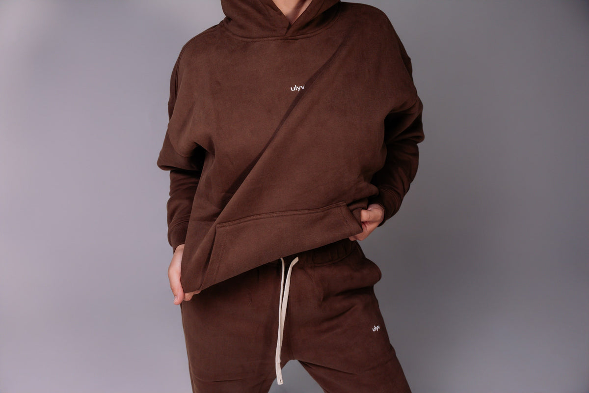 Close detail of the ULYV brown Essential set